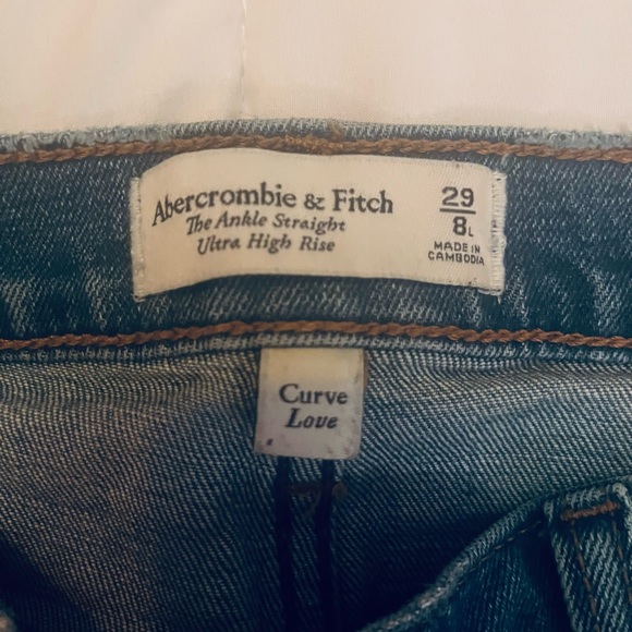 Abercrombie & Fitch Curve Love Ultra High Rise Ankle Straight Jeans - Picture 4 of 4